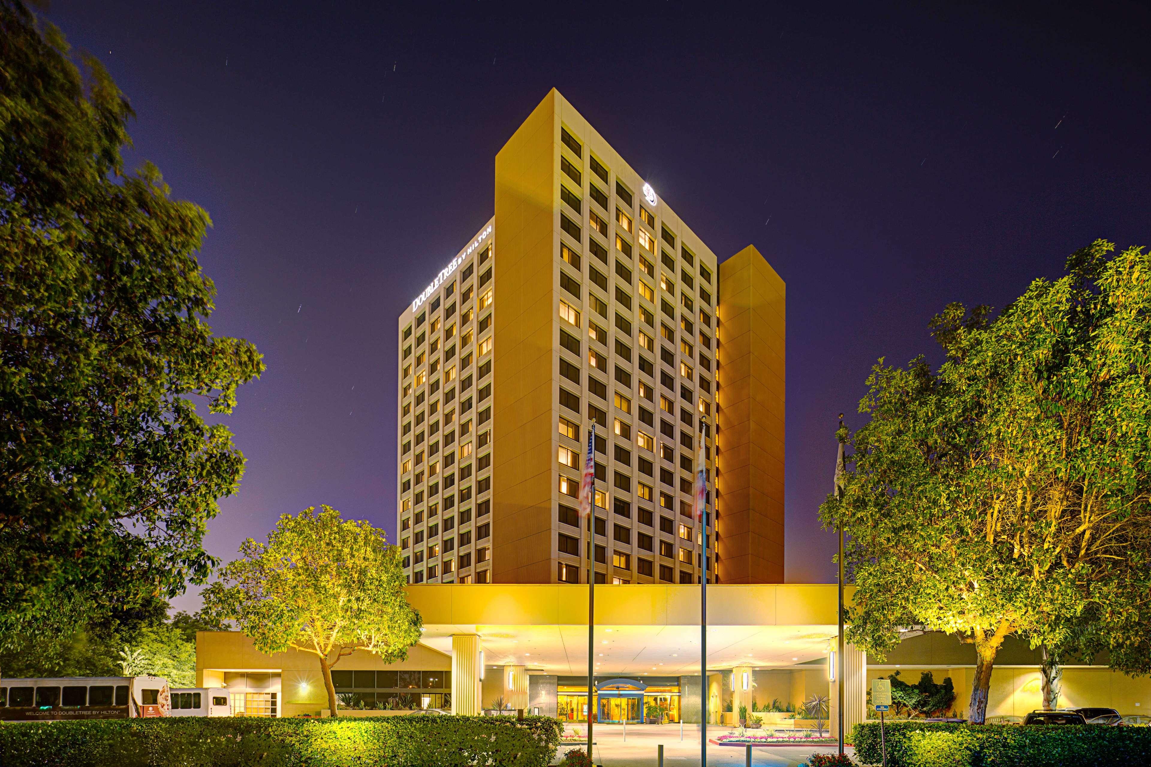Hotel Fera Anaheim, A Doubletree By Hilton Orange Exterior photo