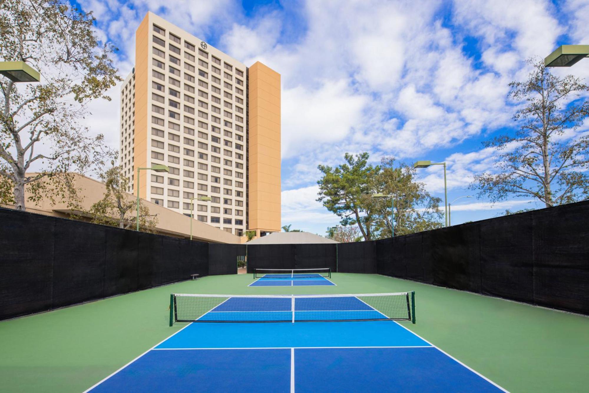 Hotel Fera Anaheim, A Doubletree By Hilton Orange Exterior photo